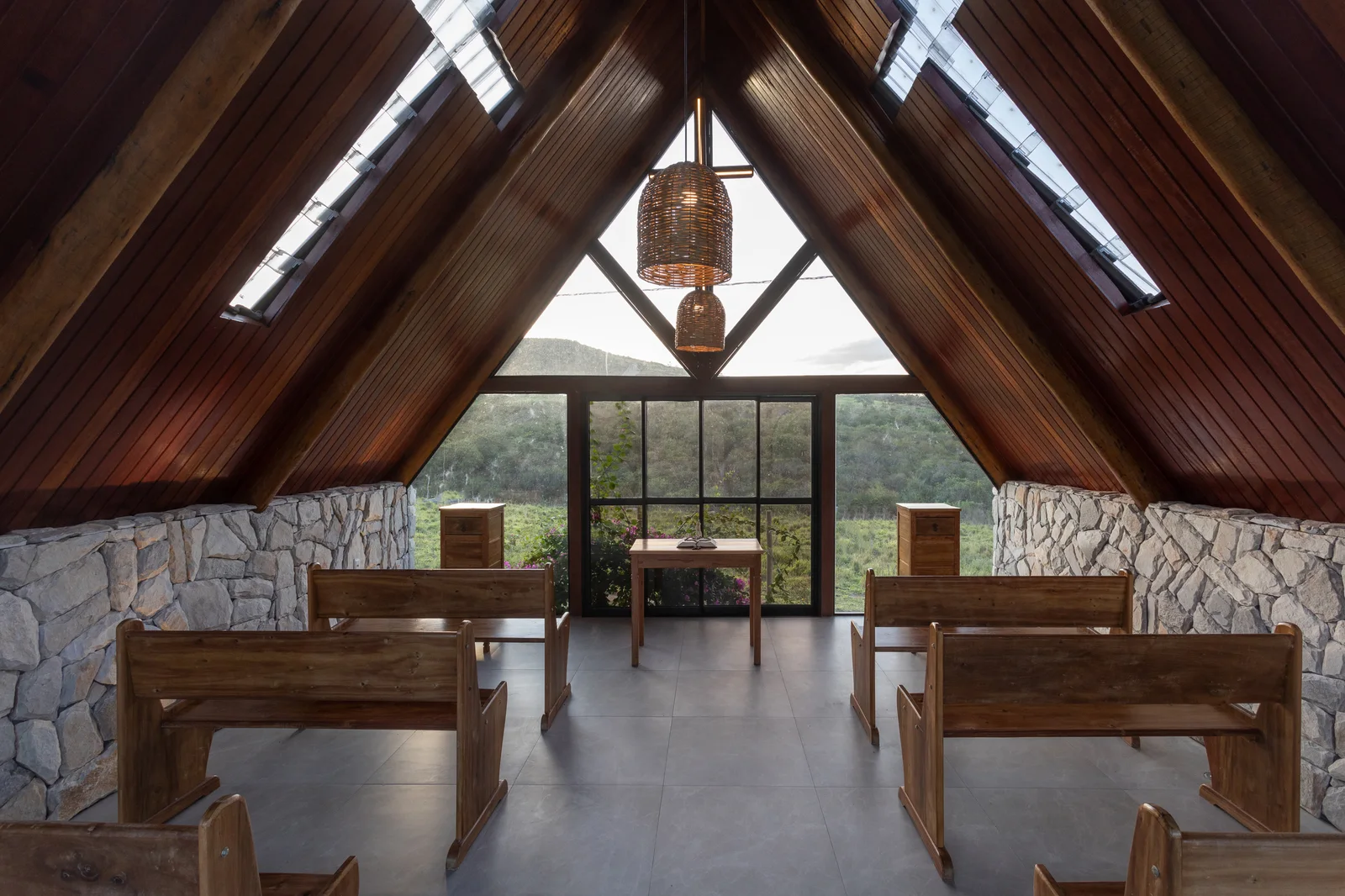 Ambiente 3 do projeto Capela Nossa Senhora da Medalha Milagrosa · Mirante da Serra.